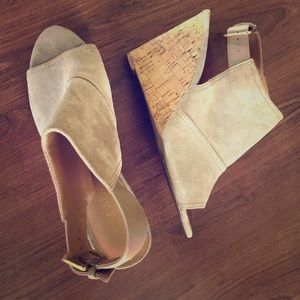 NINE WEST beige wedges